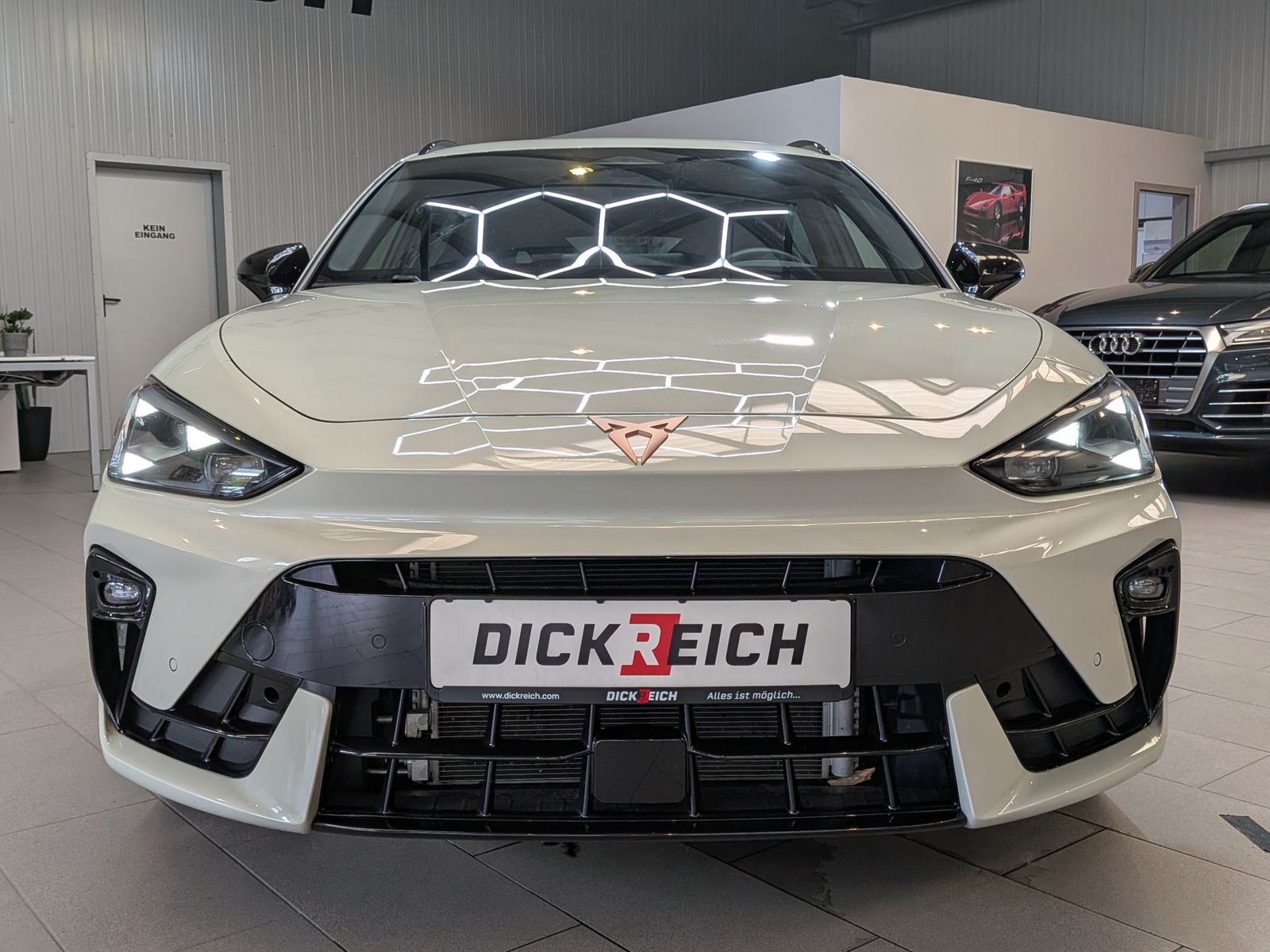 Fahrzeugabbildung CUPRA Leon 1.5 eTSI DINAMICA*MATRIX*ACC*PANO*AHK 5J-Ga