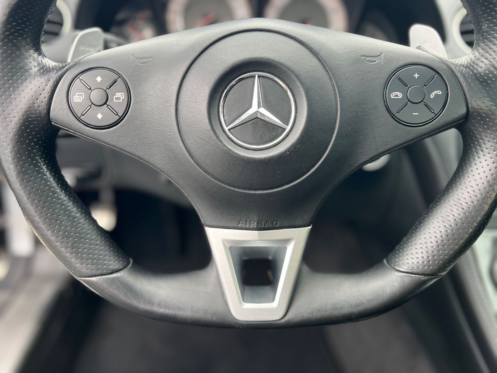 SL 63 AMG *ACC*Leder*Xenon*87tkm*1.HAND*BRD