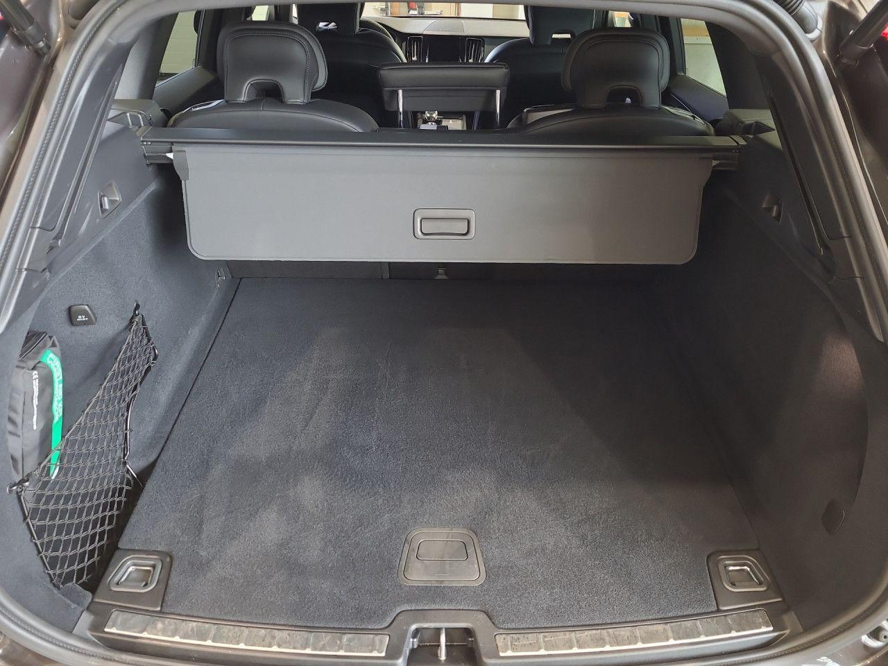 Volvo XC60 B5 (Benzin) Plus Dark AWD Automatik Navi, миниатюра 13