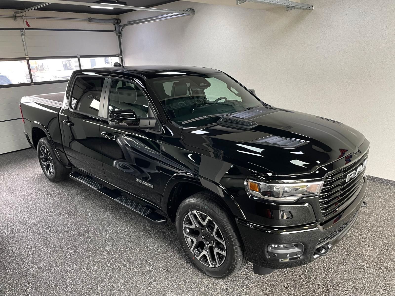 Fahrzeugabbildung Dodge 2025 LARAMIE SPORT 3.0L HURRICANE-BAK REV.-VFW