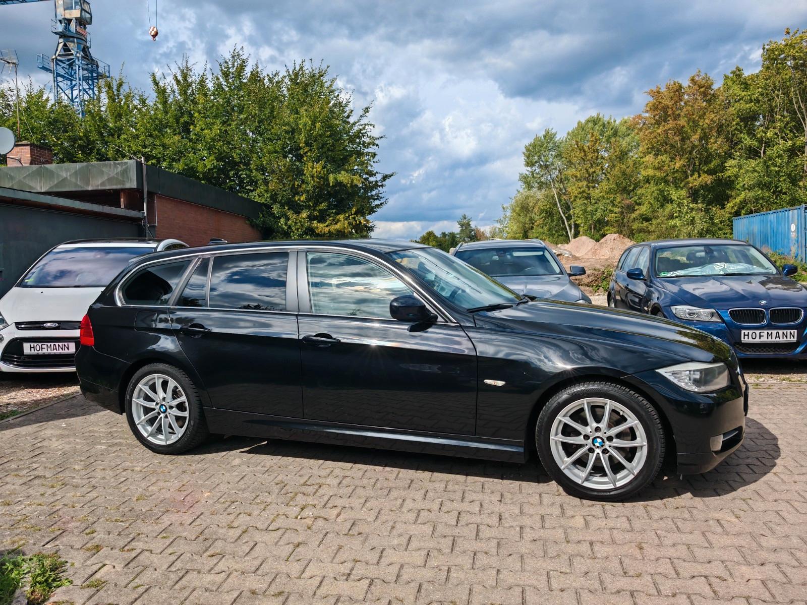 BMW 318 2011 — photo 17
