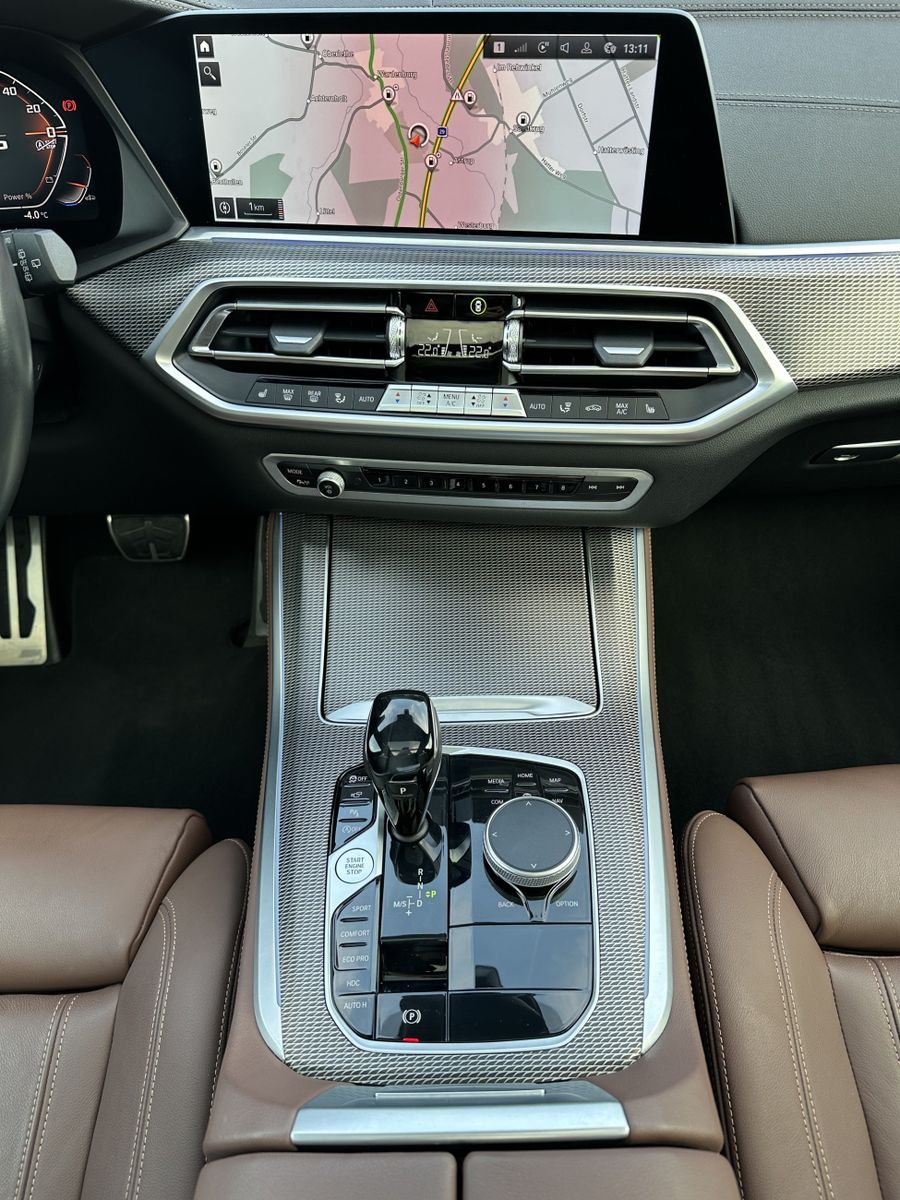 Fahrzeugabbildung BMW X5 M50i NAV+LASER+AHK+HEAD-UP+PANO+360°+ACC+21ZO