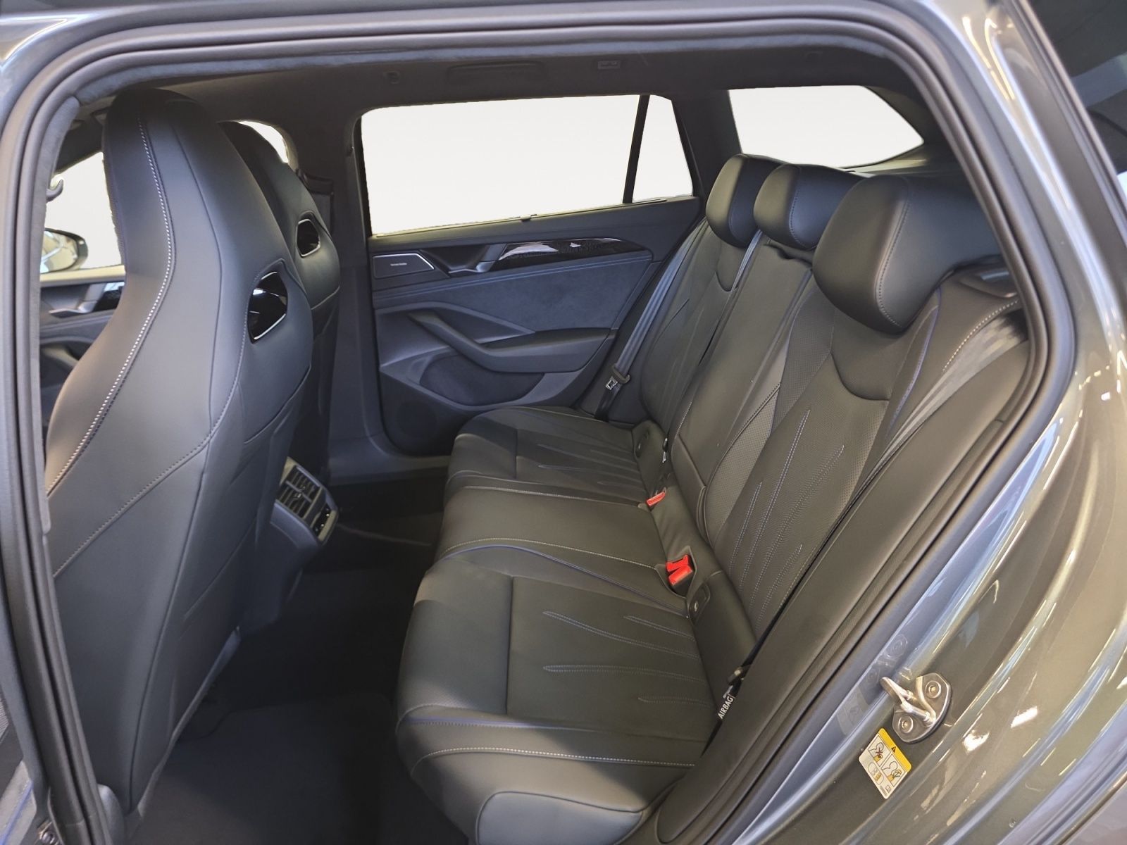 Volkswagen Passat - Bild 14