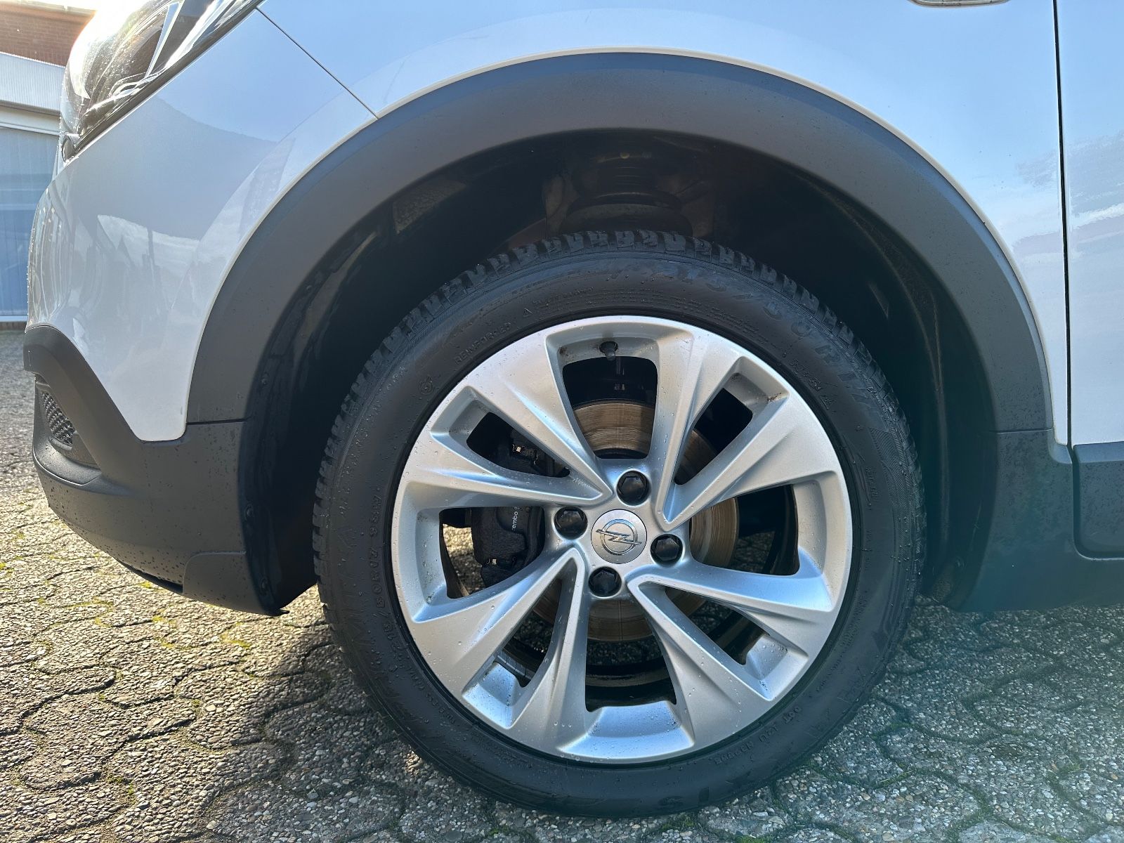 Fahrzeugabbildung Opel Crossland 1.6 D Edition AHK/Pano/LED/Keyless/GRA