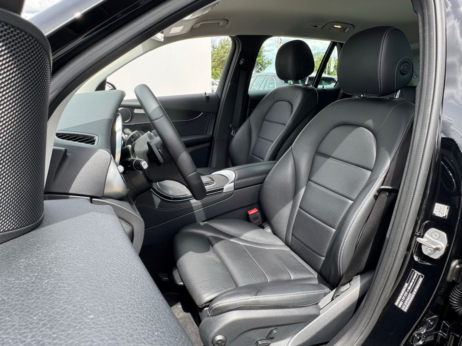 Fahrzeugabbildung Mercedes-Benz GLC 300 e 4Matic*RFK*eHeck*