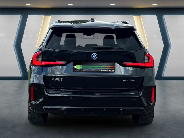 BMW iX1 xDrive30 MSport AHK HUD KAMERA ACC ADPT. LED foto 4