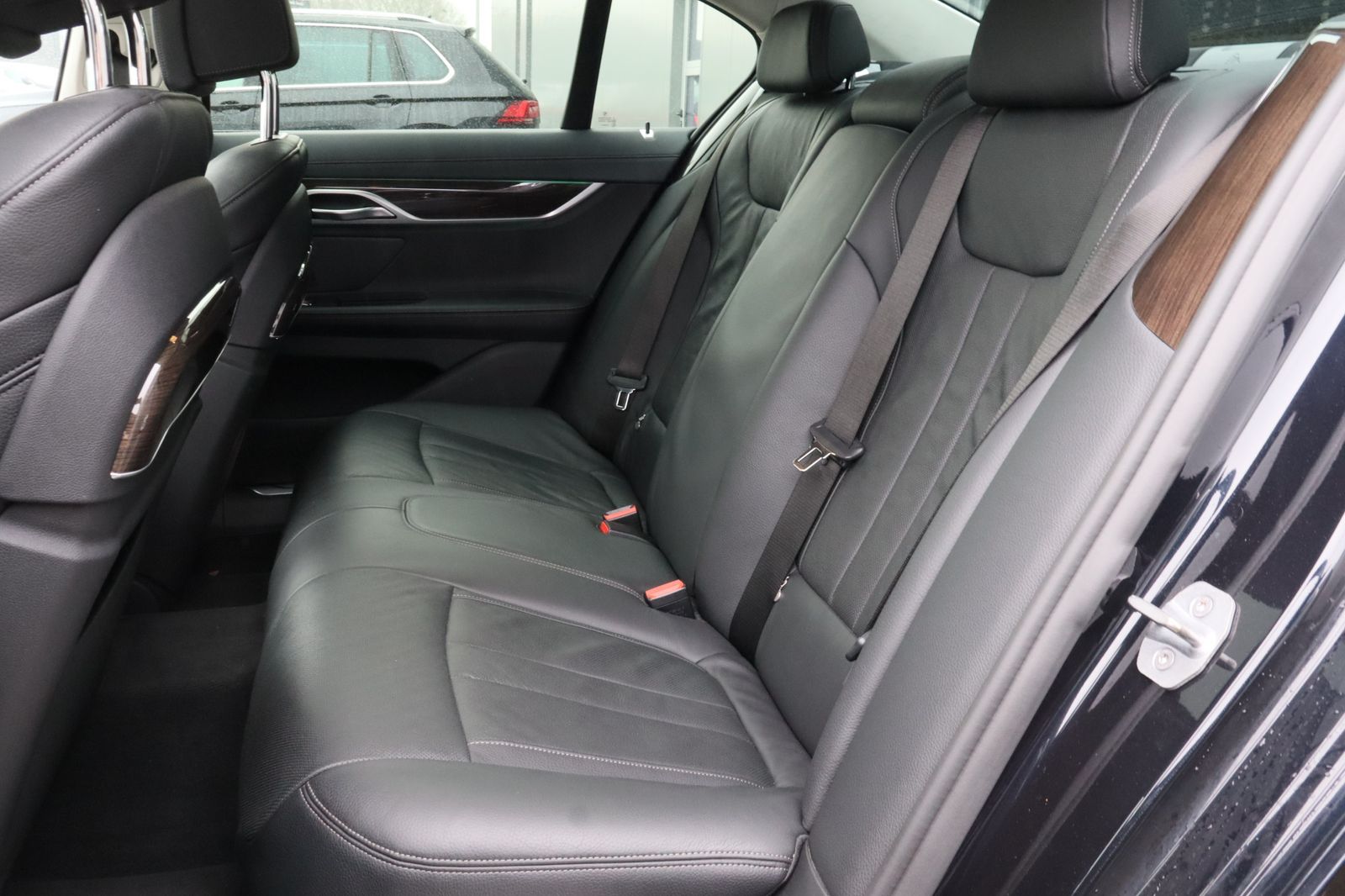 Fahrzeugabbildung BMW 730d xDrive M-Sport NAV+LASER+GLASDACH+HEAD-UP