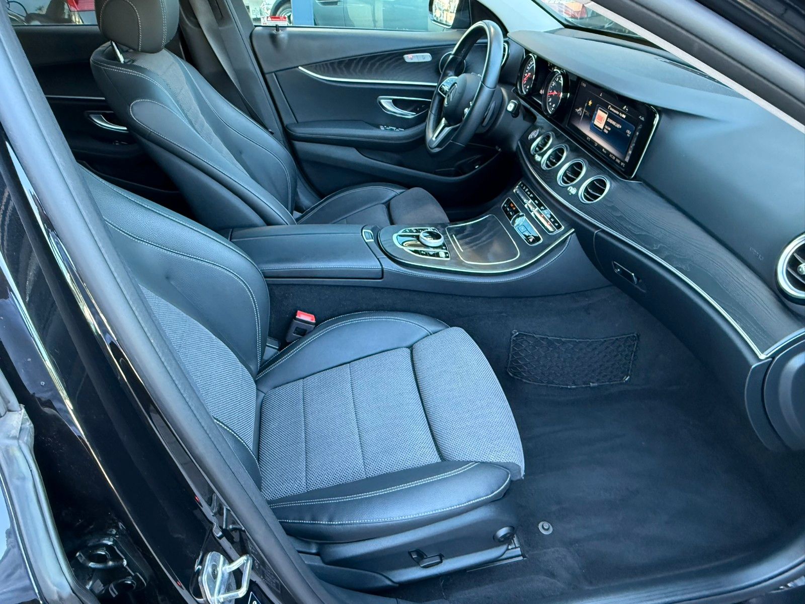 Fahrzeugabbildung Mercedes-Benz T-Modell E 200,Navi,Sitzh.