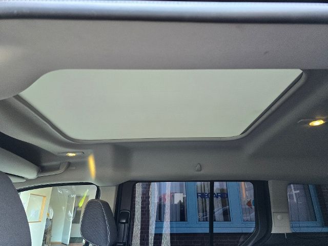 Fahrzeugabbildung Ford Grand Tourneo Connect Paravan Selbstfahrer Rolli