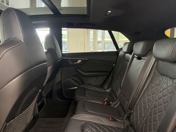 Audi Q8 - 12