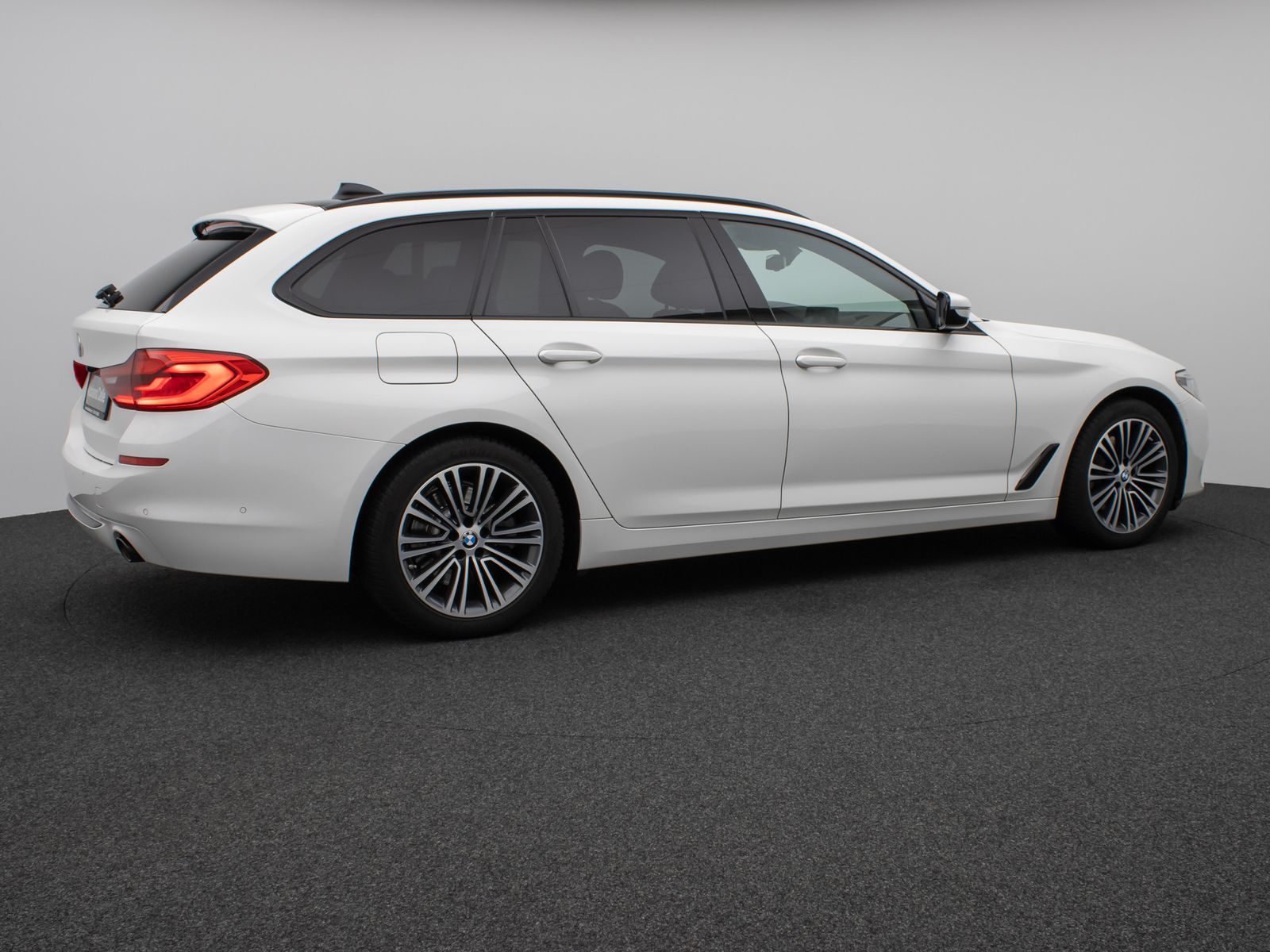 Fahrzeugabbildung BMW 520d Sport Line Kamera Panorama AHK HiFi Alarm