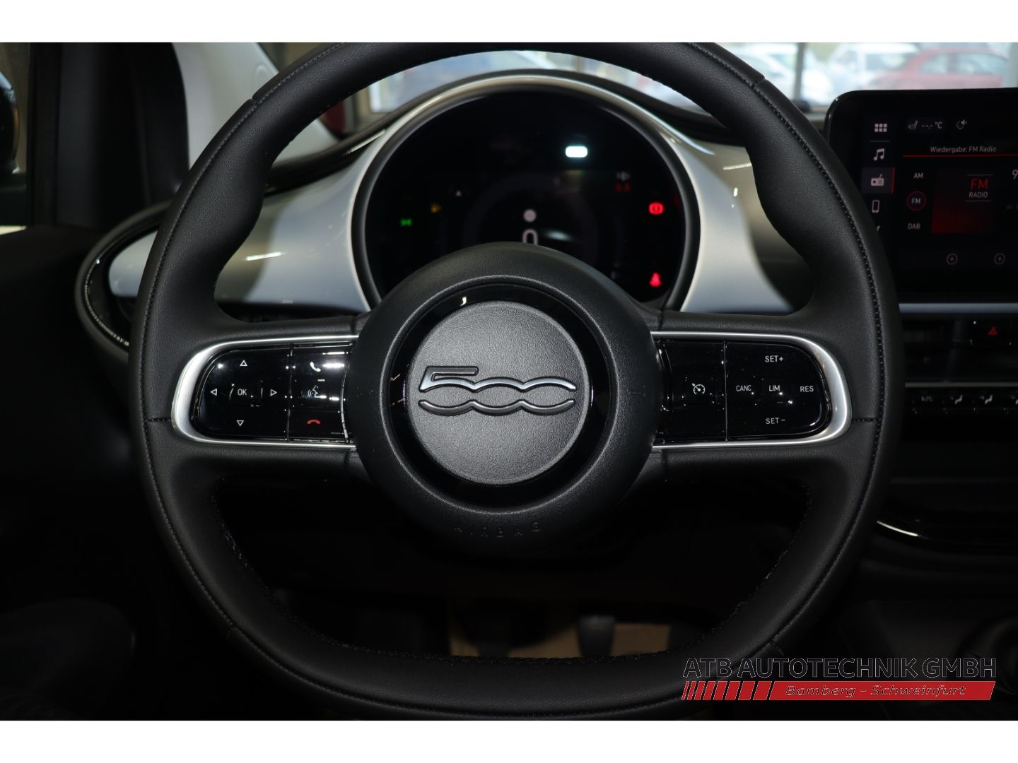 Fahrzeugabbildung Fiat 500 ICON + Komfortpaket Hybrid 1.0l PDC Rückfahr