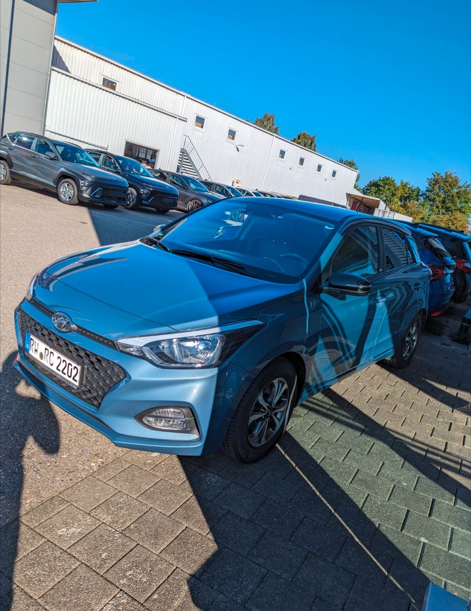 HYUNDAI i20