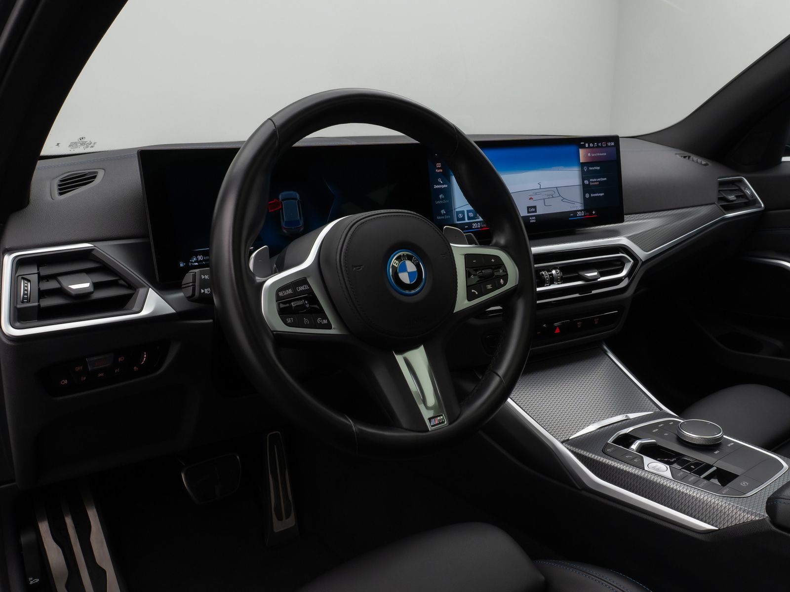 Fahrzeugabbildung BMW 330e xD M Sport Kamera DAB HiFi Komfort Panorama