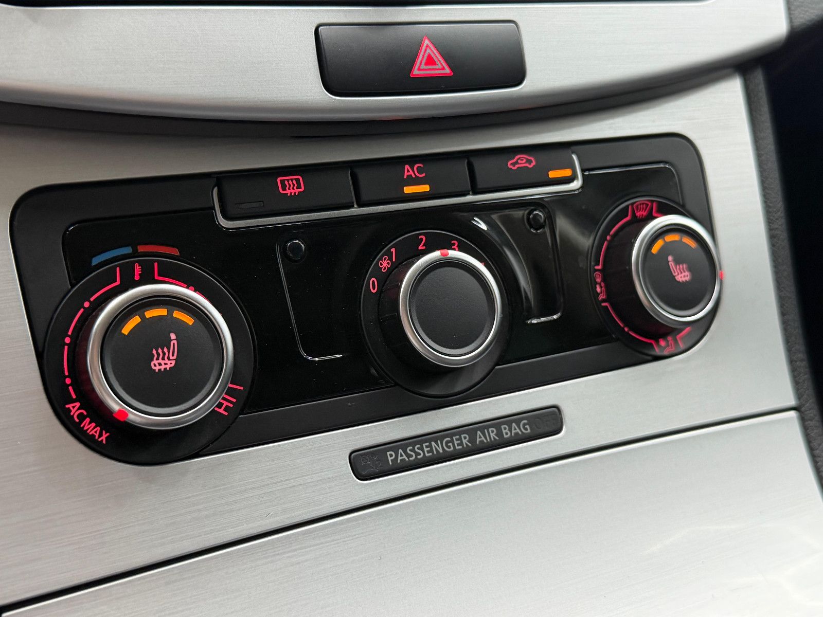 Fahrzeugabbildung Volkswagen CC 2.0 TDI NAVI/SHZG/TÜV 11.27/SCHECKHEFT