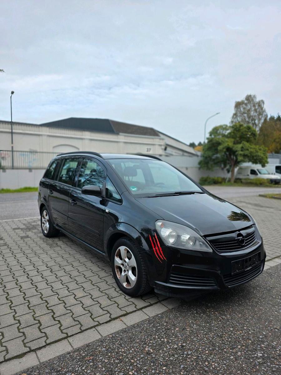 Opel Zafira 2005 — салон