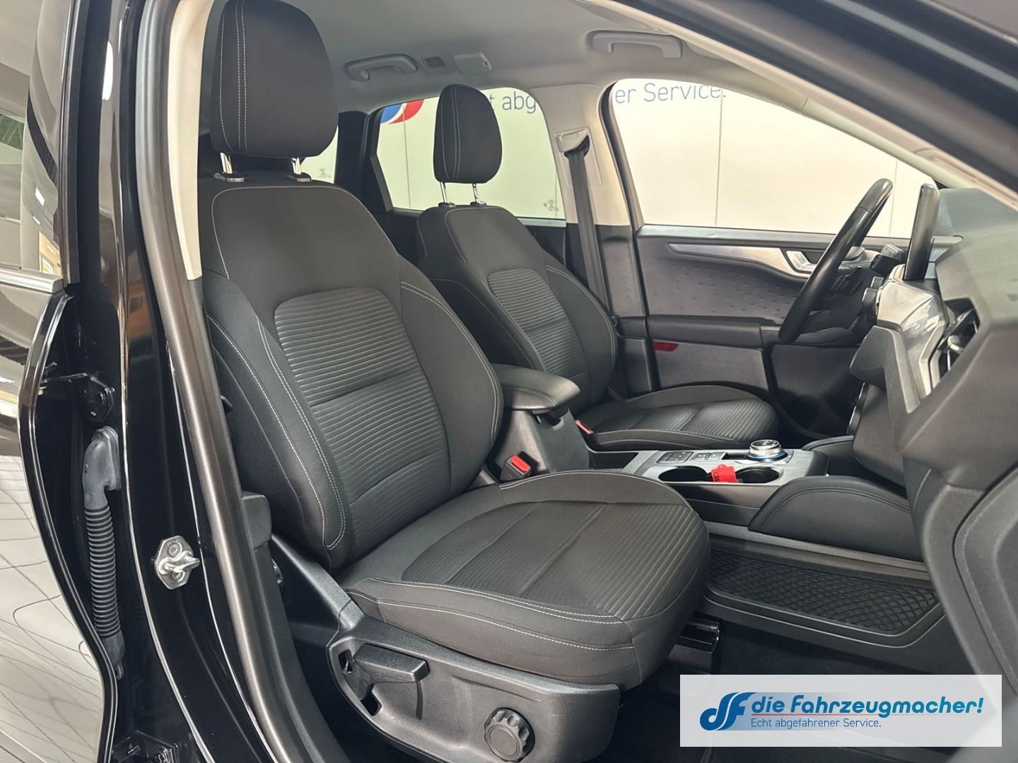 Fahrzeugabbildung Ford Kuga Titanium Navi Apple CarPlay Android Auto Me