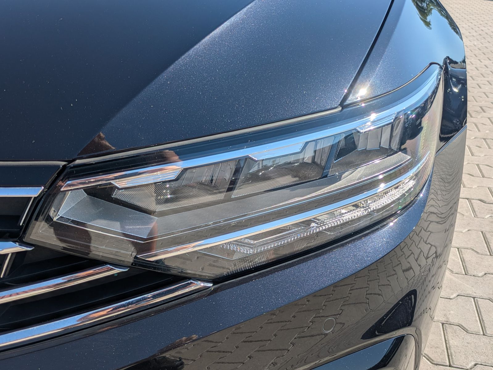 Fahrzeugabbildung Volkswagen Passat 2.0 TDI DSG R-Line 2x 4Motion LEDER*LED