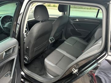 Volkswagen Golf - 8