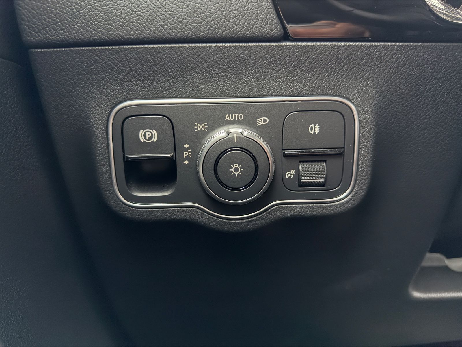 Fahrzeugabbildung Mercedes-Benz B 200 MULTIBEAM*TEMPO*KAMERA*AHK*WIDESCREEN