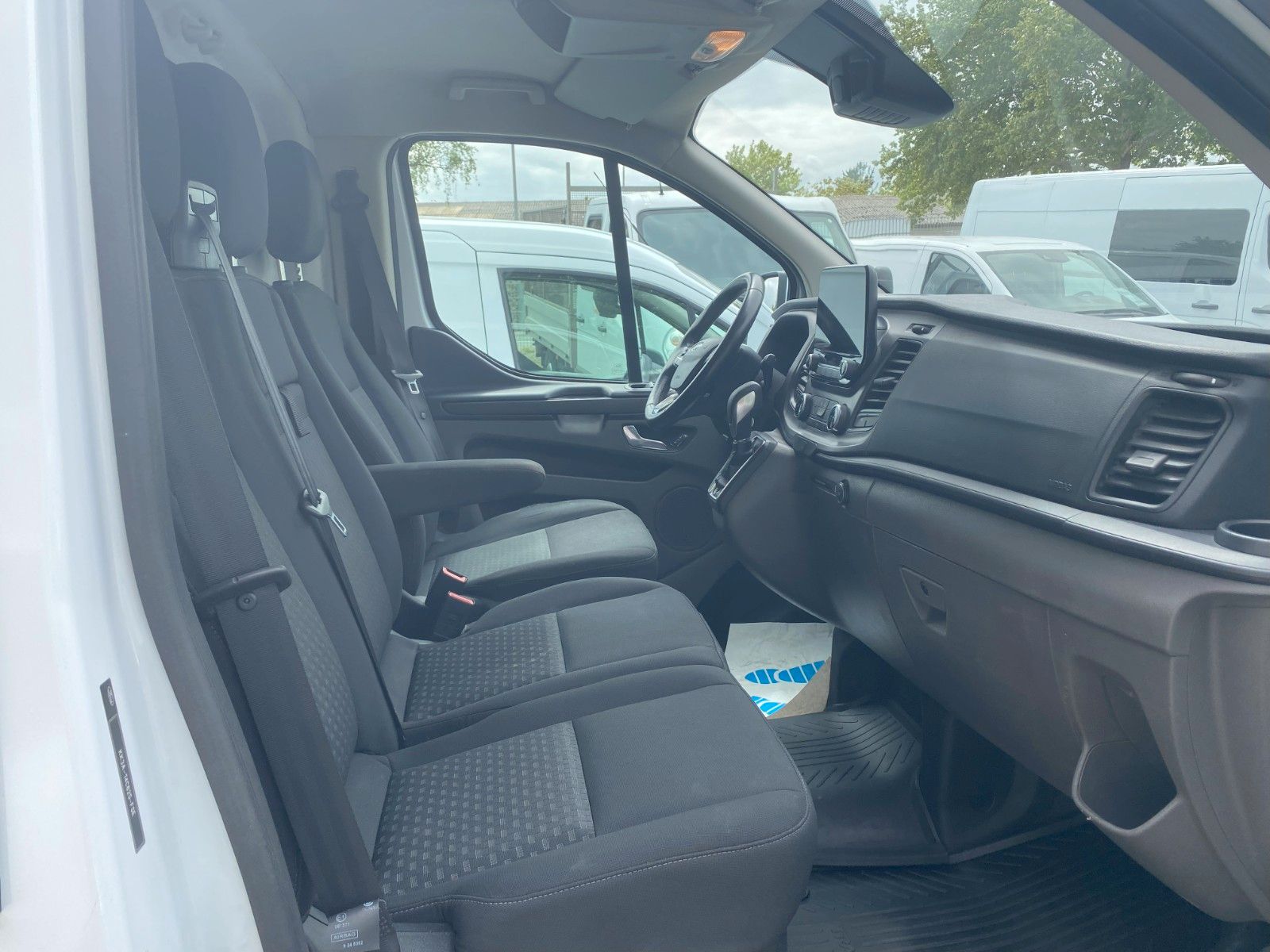 Fahrzeugabbildung Ford Transit Custom Kasten 300 L2 Trend,AHK,Automatic