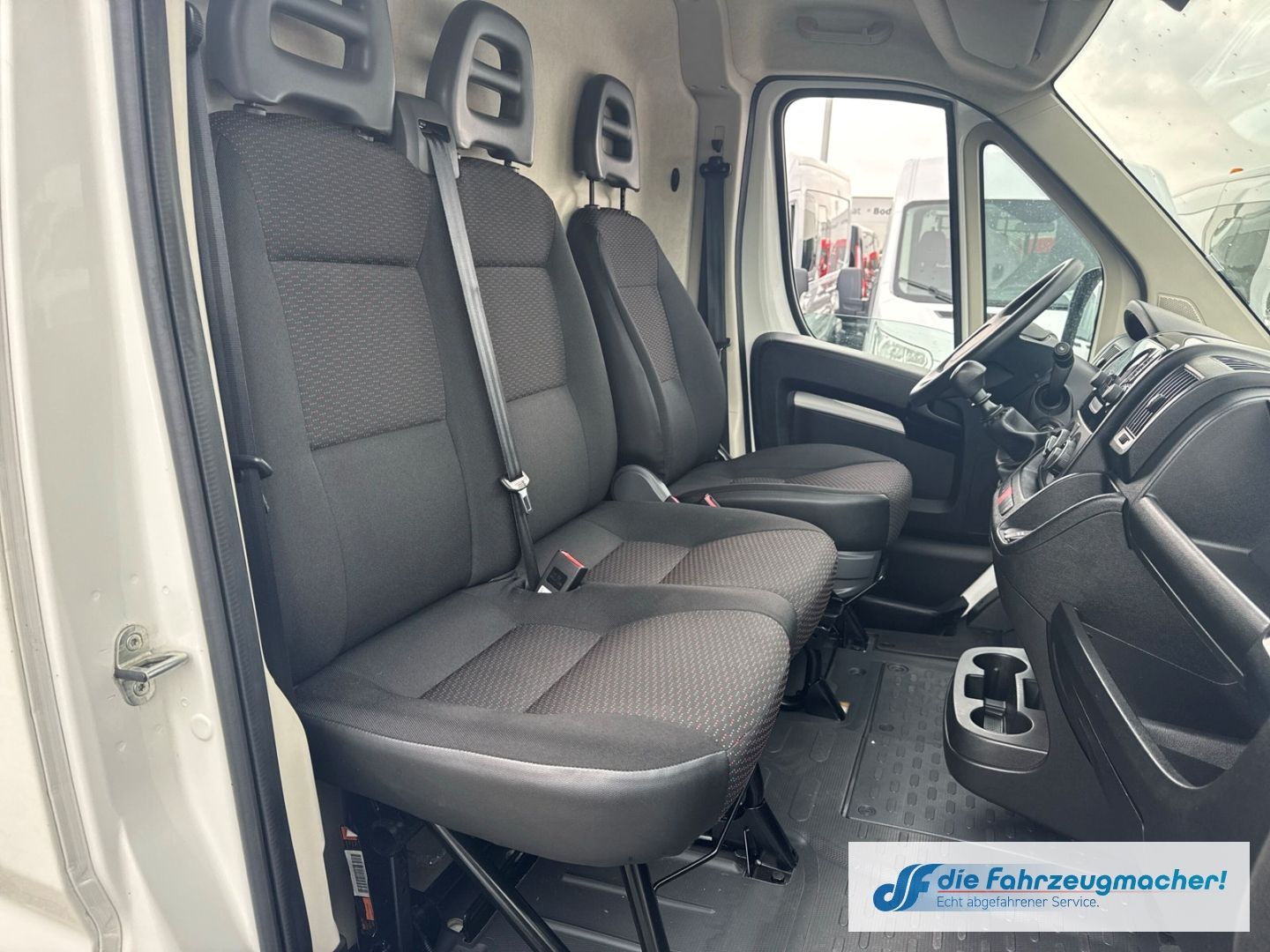 Fahrzeugabbildung Peugeot Boxer Kasten Hochraum 333 L2H2 Pro BlueHDi 140 S