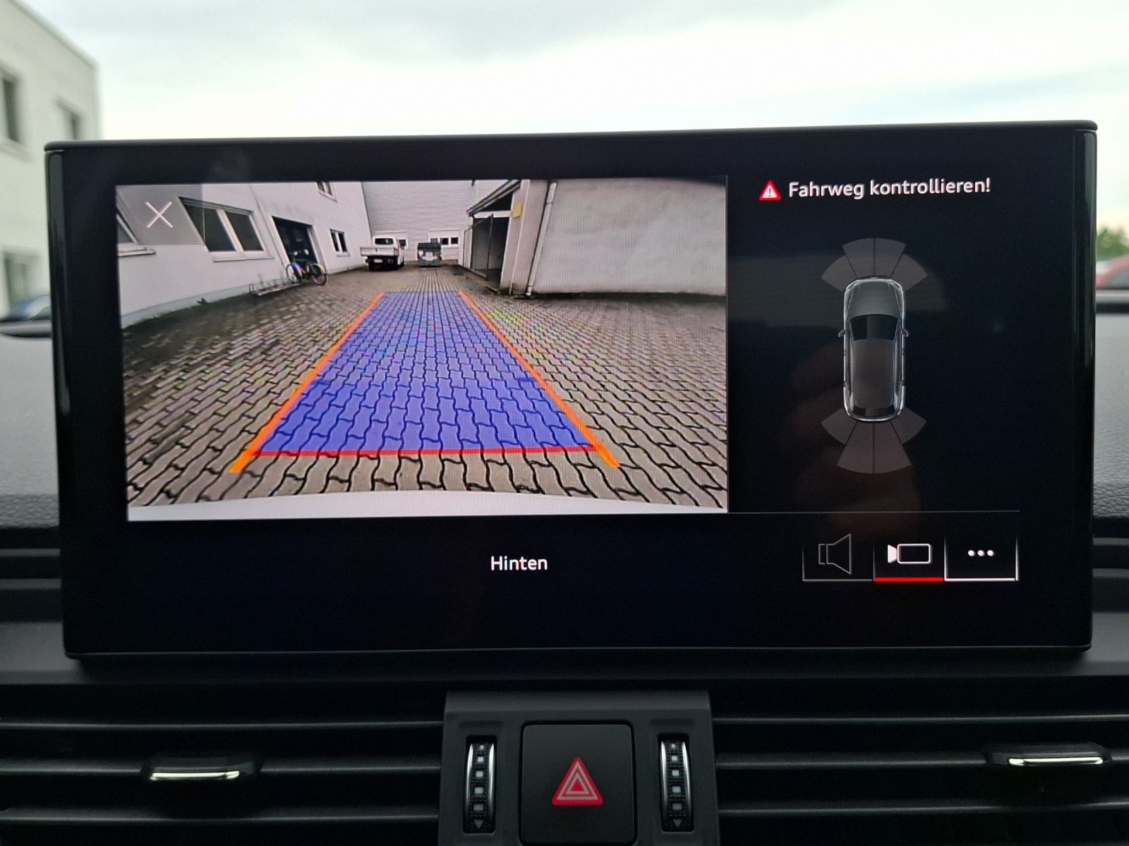 Fahrzeugabbildung Audi Q5 40 TDI quattro S-line S-tronic LED Navi AVC A
