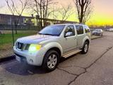 Nissan 2.5- 4X4- 7 POSTI- PERFETTAAAA OTTIME CON - graue Nissan Pathfinder