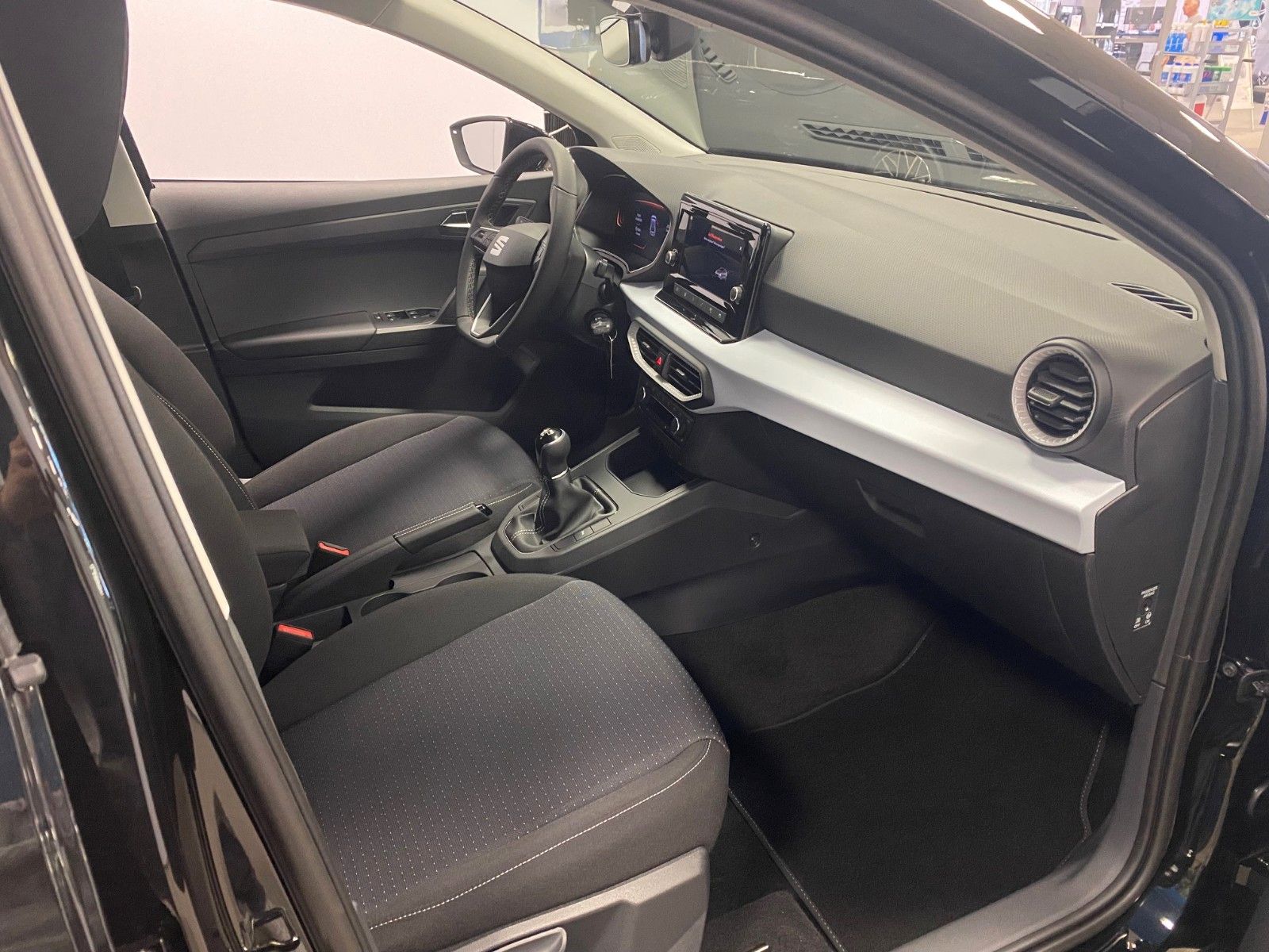 Fahrzeugabbildung SEAT Ibiza 1.0 TSI Style+5 Jah GARANTIE+KAMERA+PDC+BC