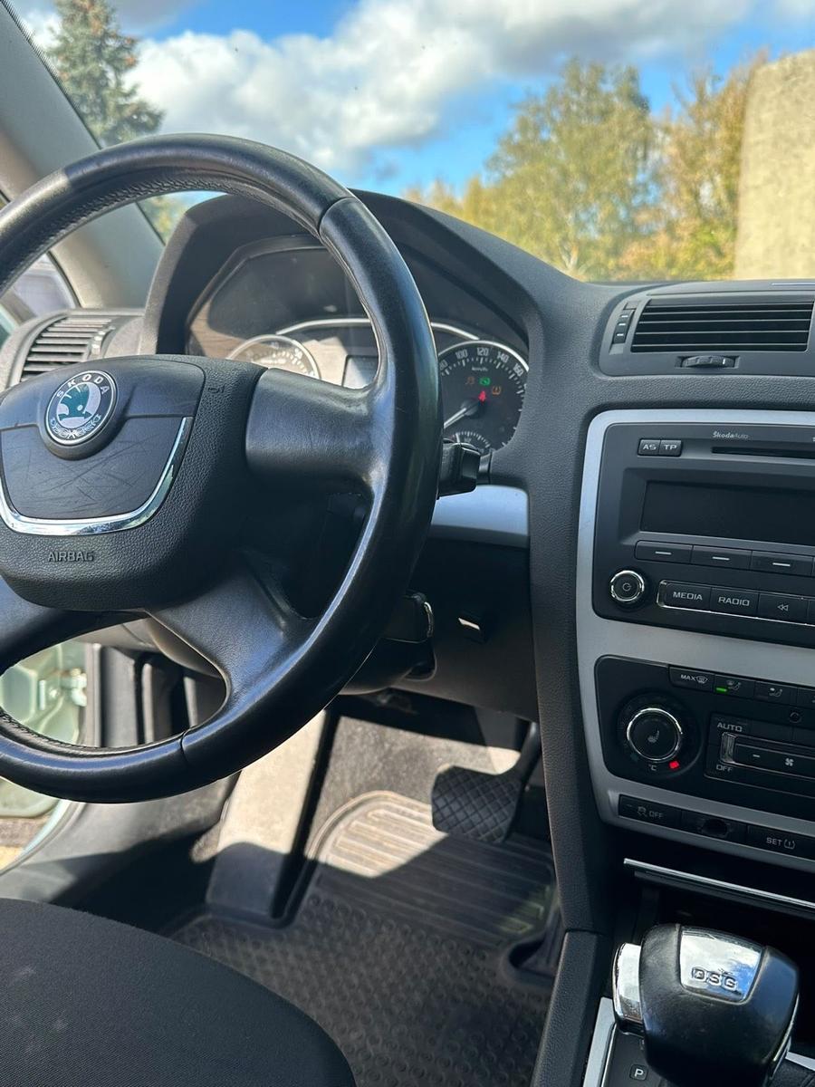 Skoda Octavia 2010 — photo 12