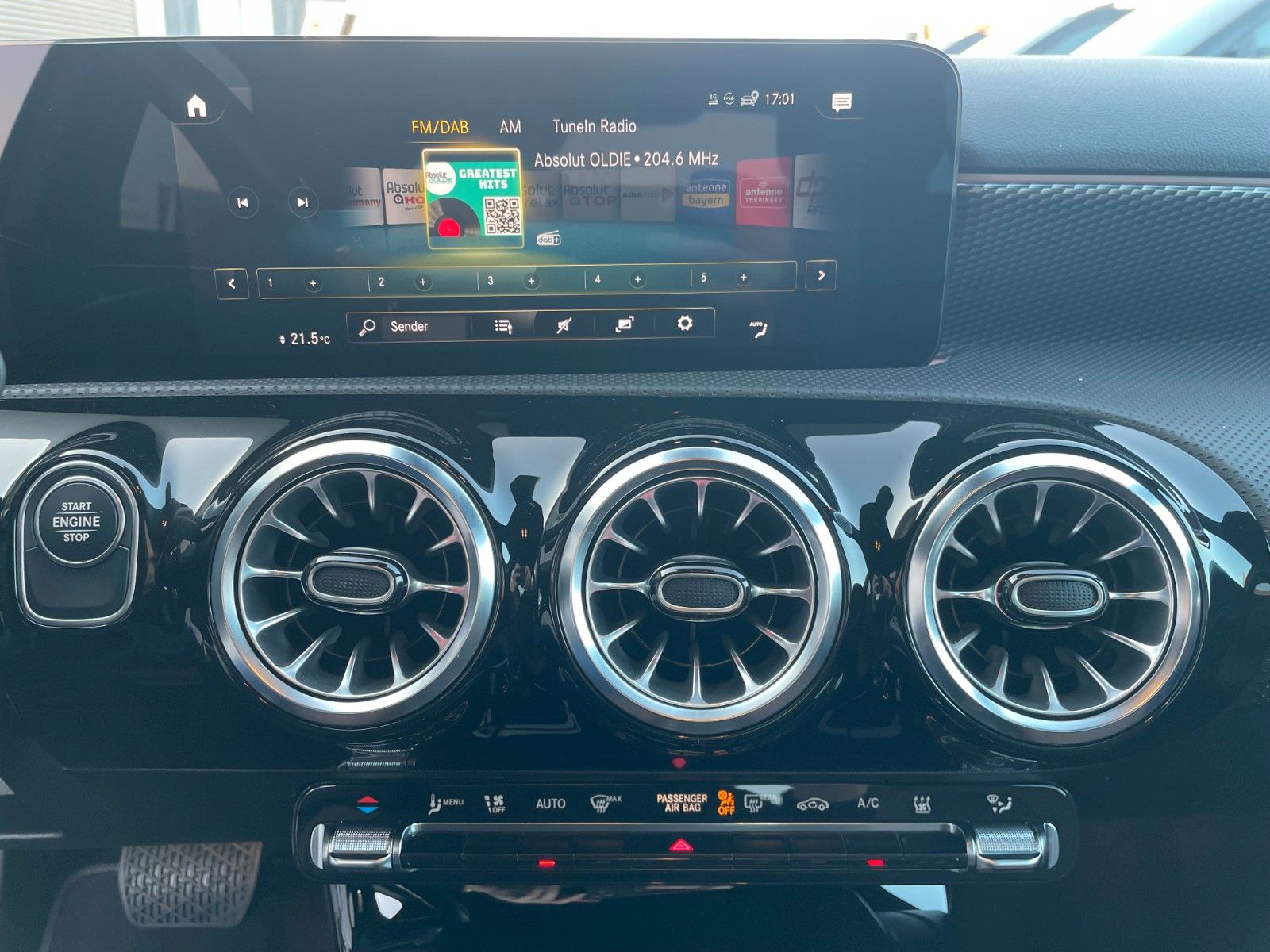 Fahrzeugabbildung Mercedes-Benz A 250e Progressive Night+AHK+Kamera+ILS+Ambiente