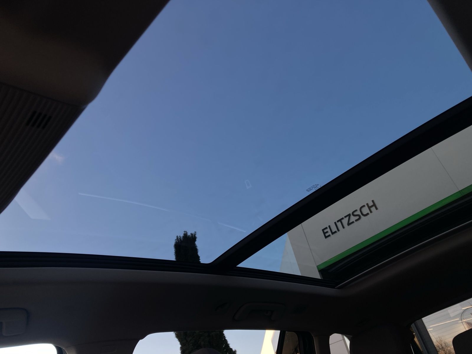 Fahrzeugabbildung Volkswagen Golf VIII Variant Alltrack TDI DSG 4M MATRIX NAV