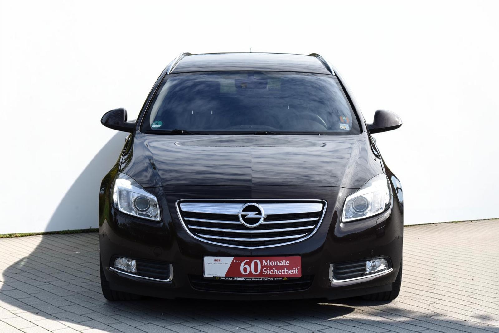 Opel Insignia 2011 — салон
