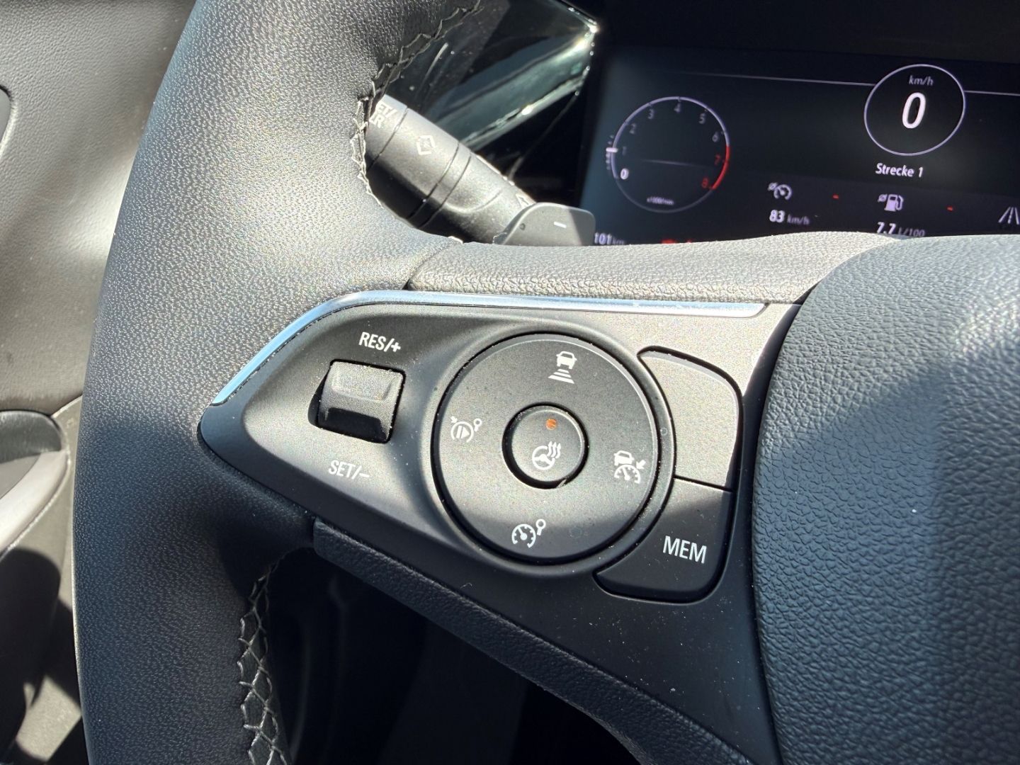 Fahrzeugabbildung Opel Grandland Ultimate 1,2T Navi+Leder+Sitzbelüftung