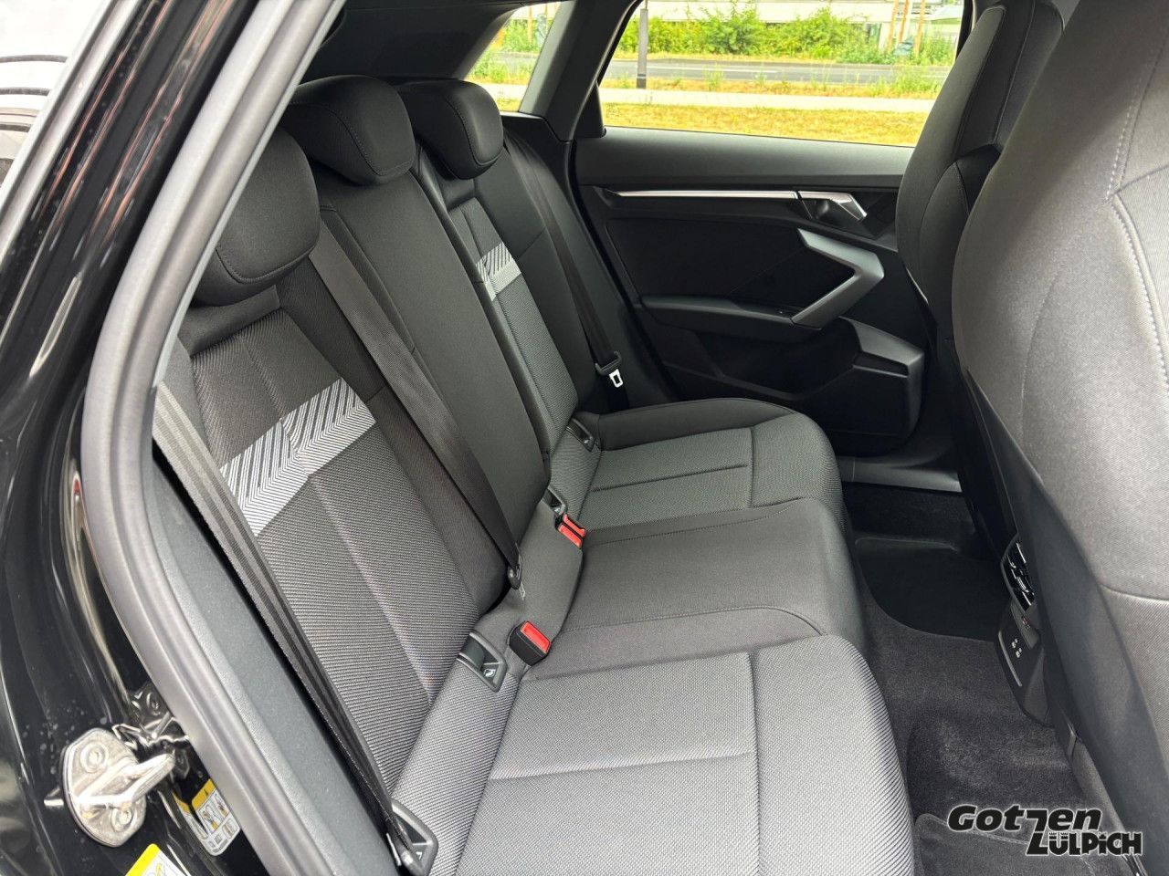 Fahrzeugabbildung Audi A3 1.5 TFSI (MHEV) Sportback S line Sportback