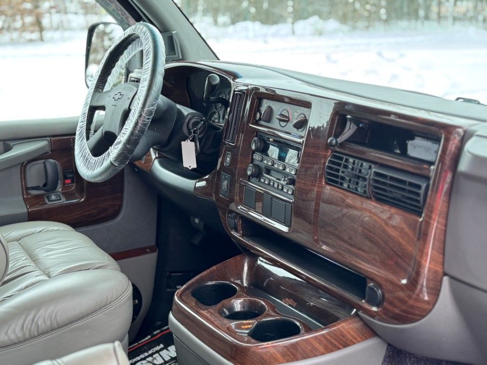 Fahrzeugabbildung Chevrolet Express Chevy Van Explorer Ltd. 70 Tkm 22"