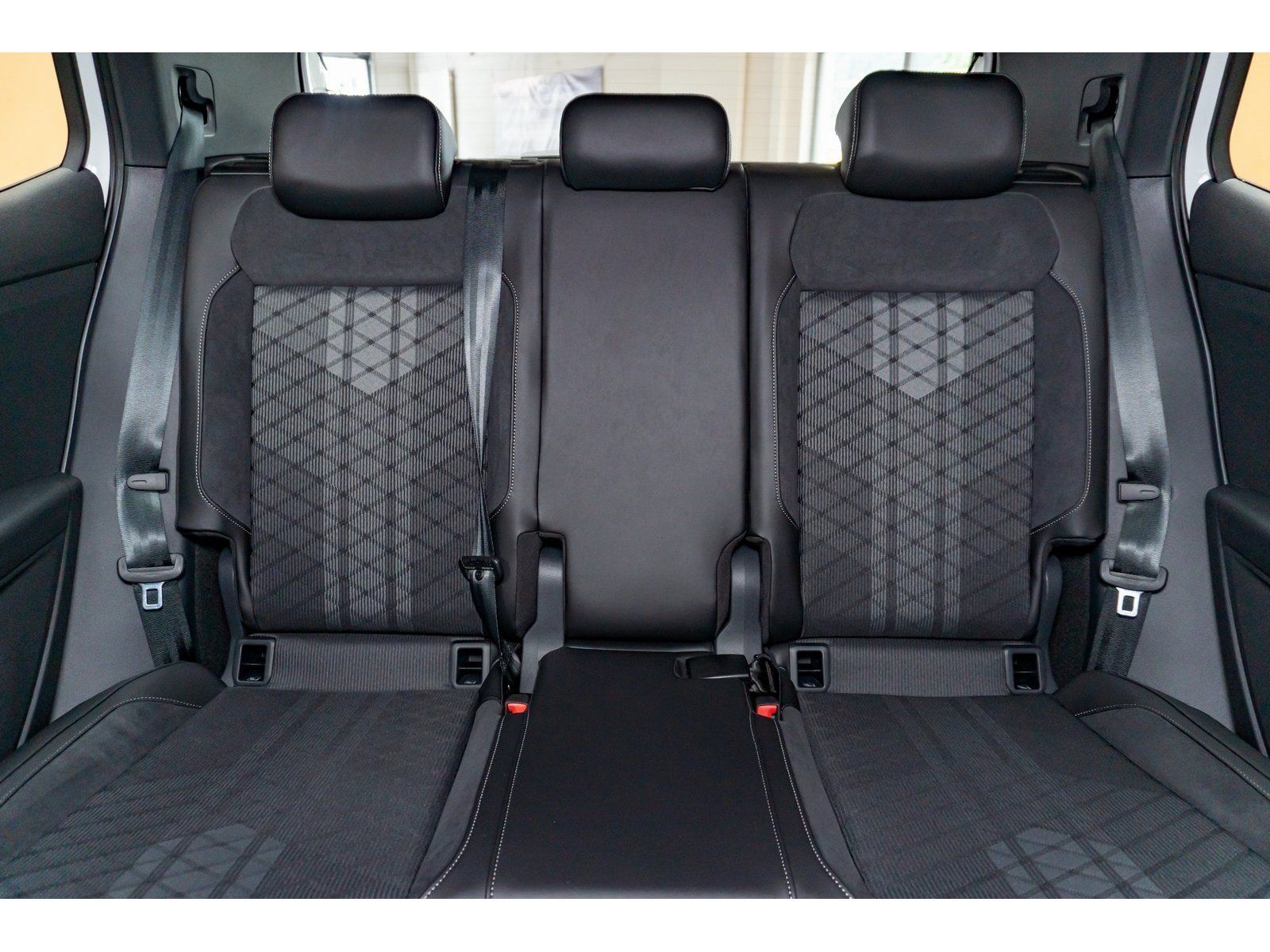 Fahrzeugabbildung Volkswagen T-Cross R-Line TSI *LED*Cam*Navi*