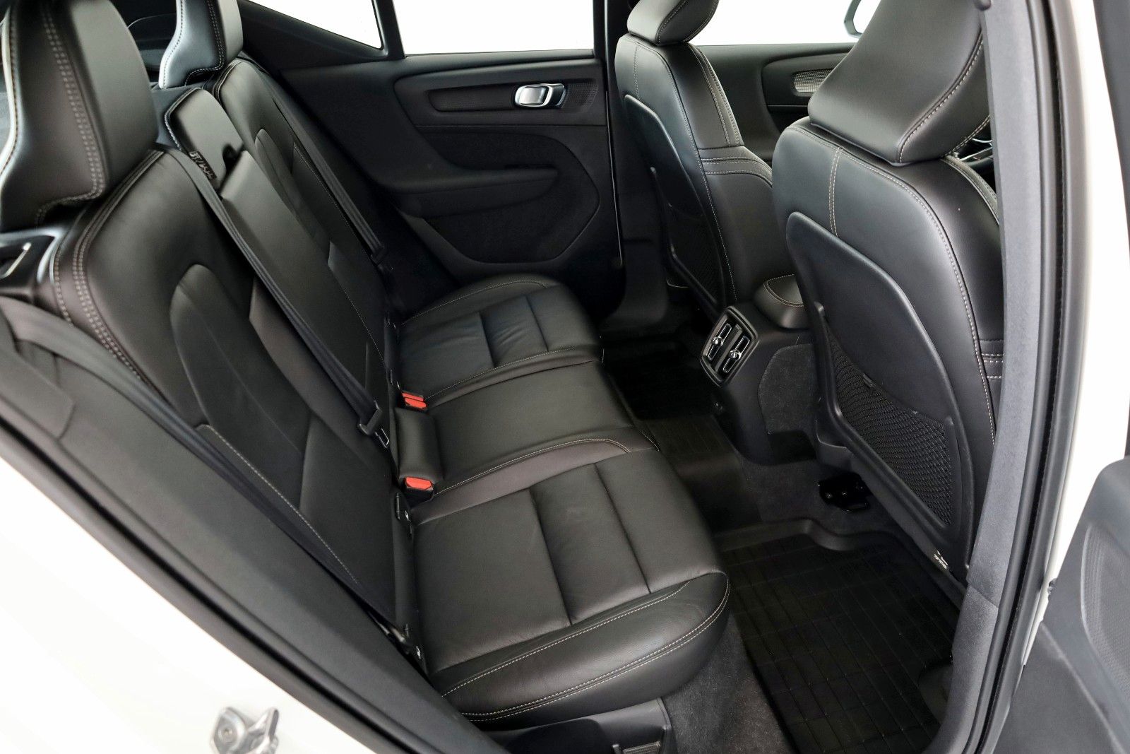 Fahrzeugabbildung Volvo XC40 Pro 78KWH AWD Leder,Navi,PanDach,Autopilot
