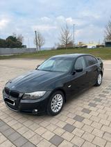 BMW E90 320i - BMW 320: 320i E90