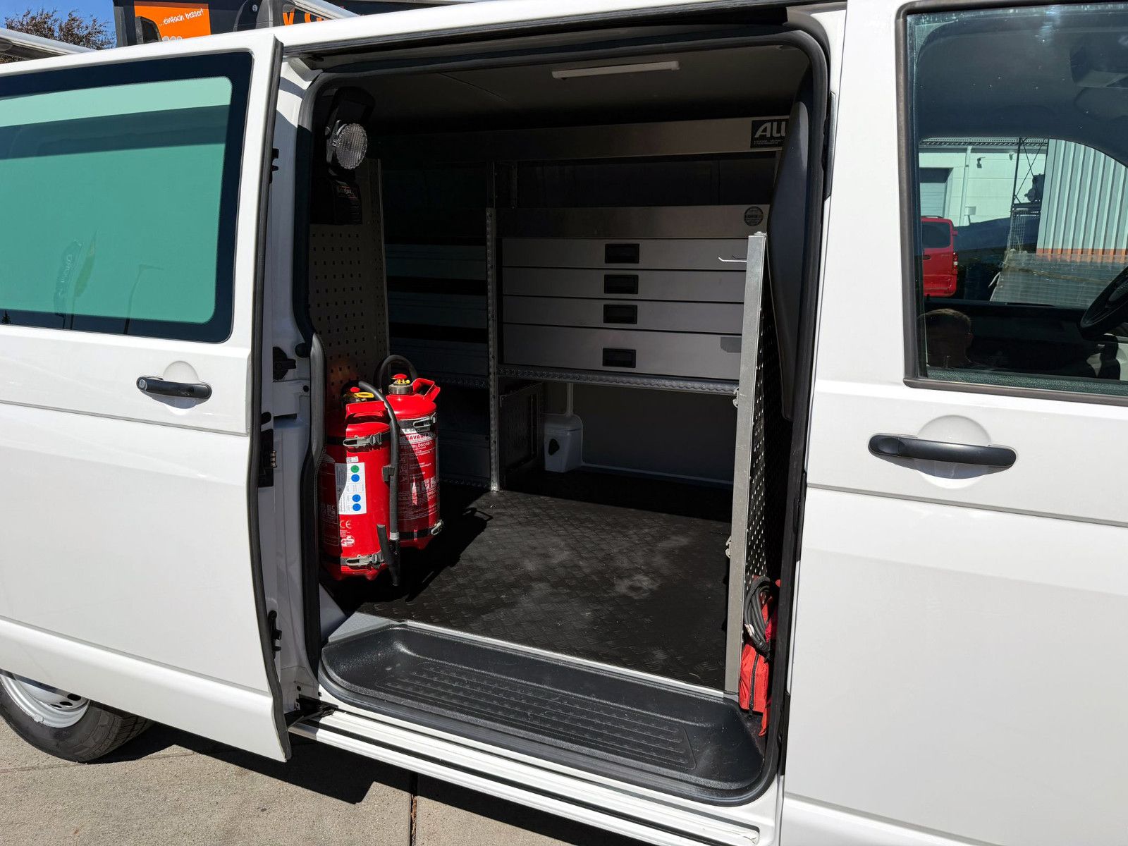 Fahrzeugabbildung Volkswagen T6 Transporter Kasten lang 4Motion KAM NAV SHZ