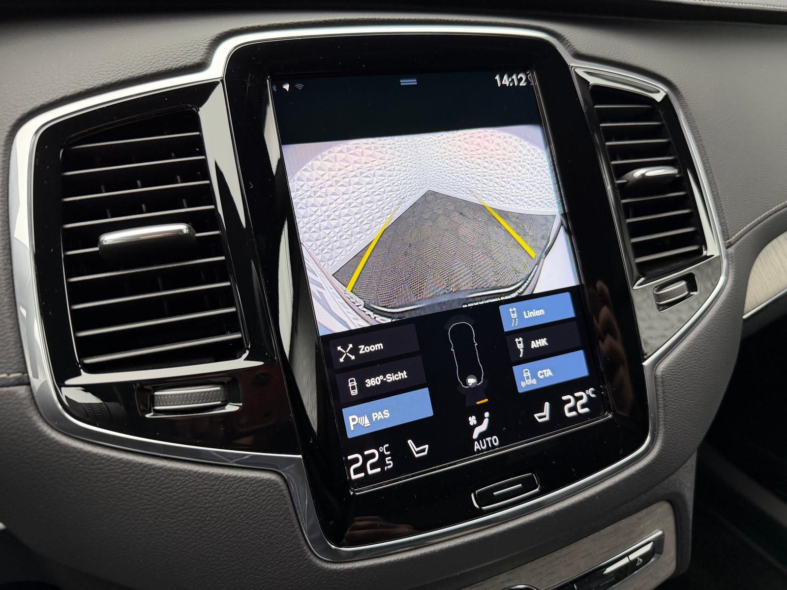 Fahrzeugabbildung Volvo XC90 B5PLUS 7-SITZE/AWD/PANO/H&K/ACC/360°/AHK/CA