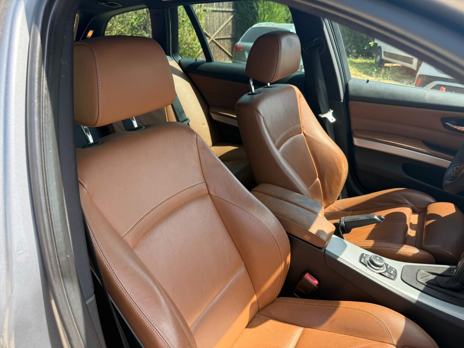 BMW 330 2011 — photo 8