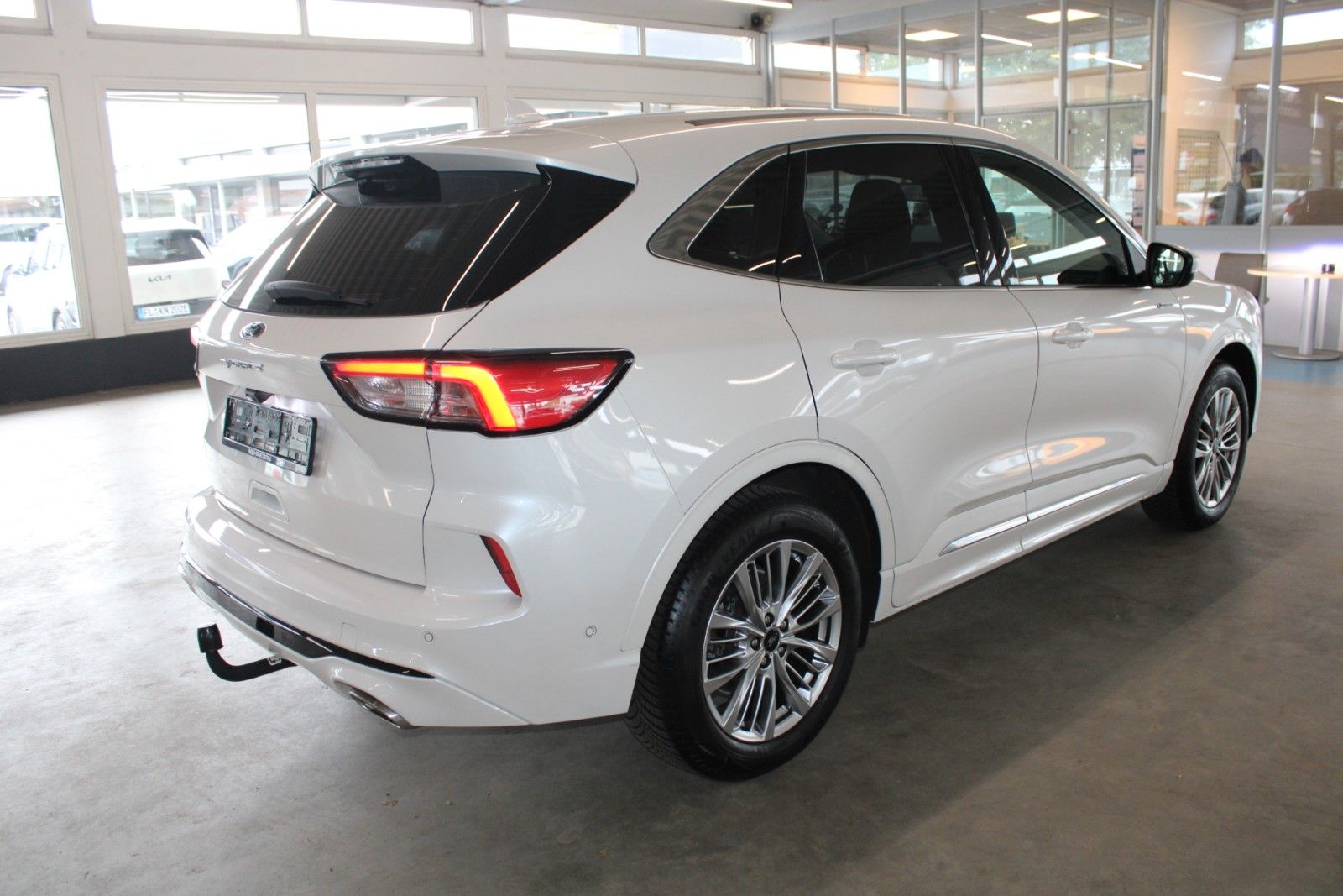 Fahrzeugabbildung Ford Kuga Vignale Aut. AWD LED AHK HUD 2xCAM B&O uvm.