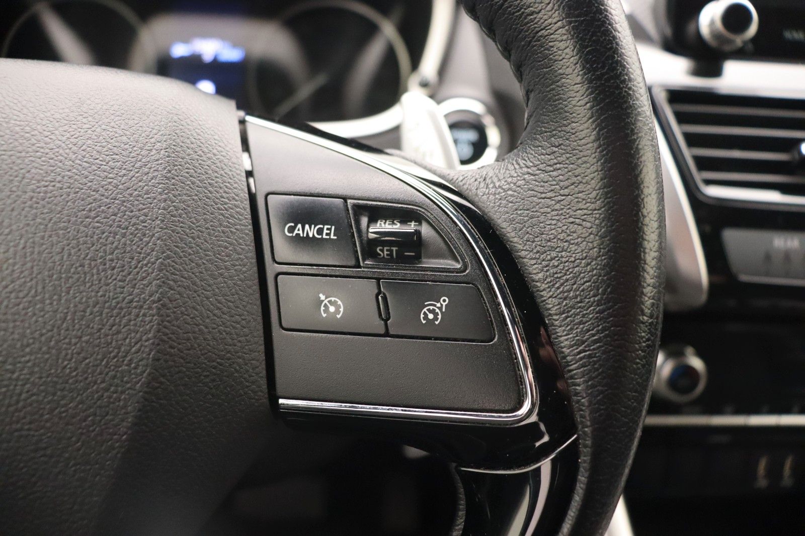 Fahrzeugabbildung Mitsubishi Eclipse Cross 2.4 PHEV Plus