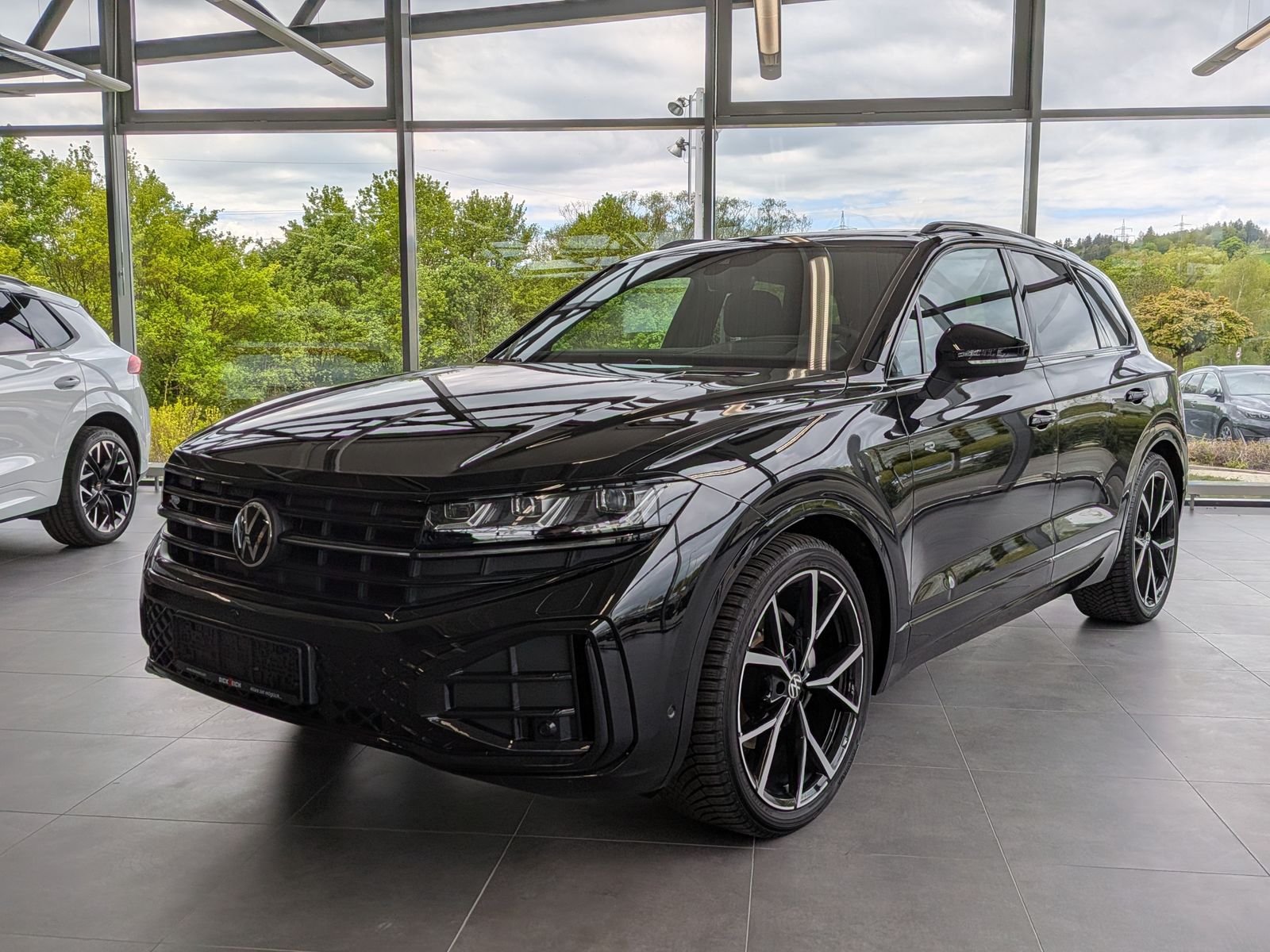 Fahrzeugabbildung Volkswagen Touareg 3.0TDI 4M R-Line VOLL Black 22" UPE 114T