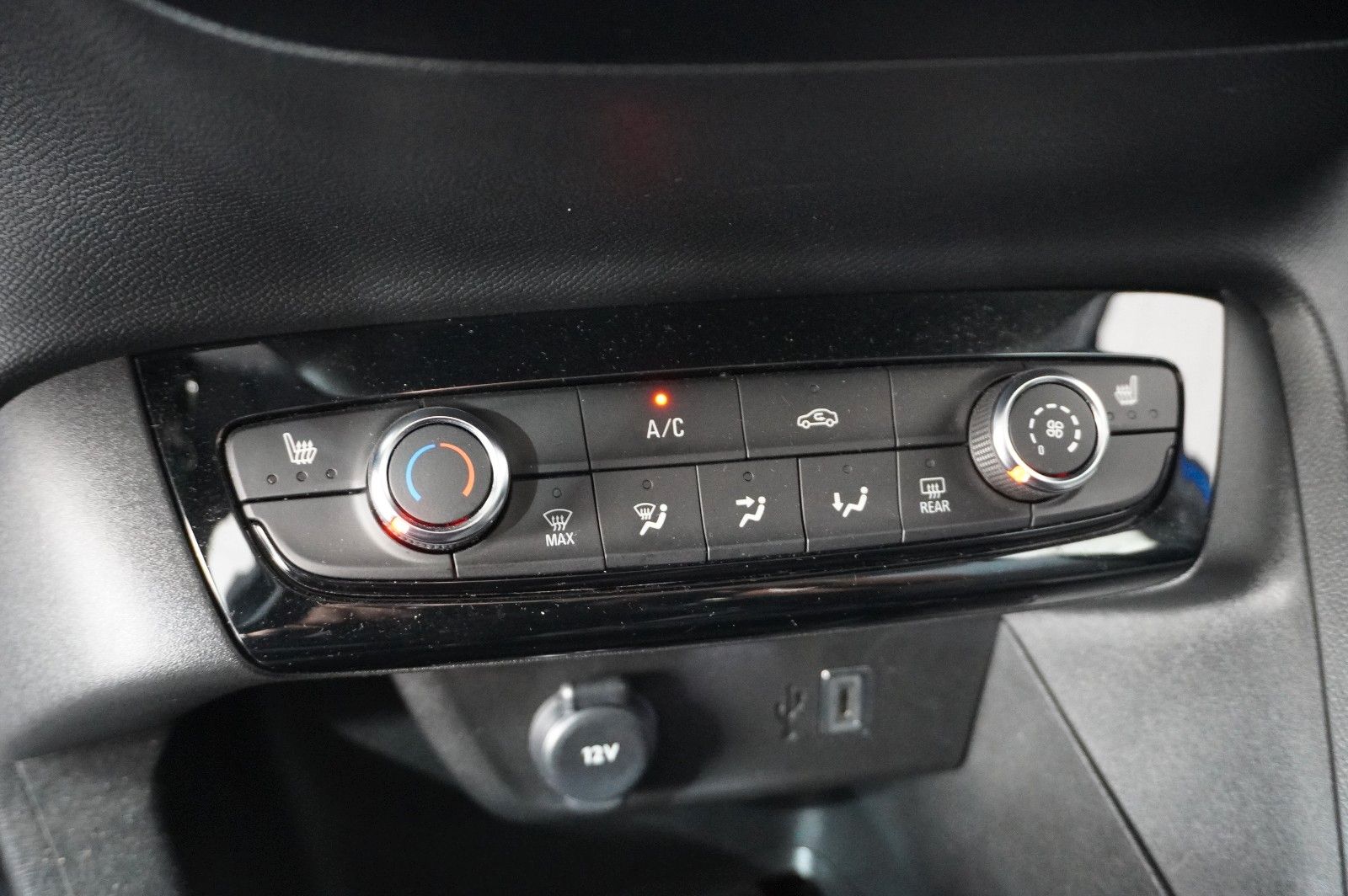 Fahrzeugabbildung Opel Corsa F 1.2 FACELIFT NAVI/LED/KAMERA/VIRTU./DAB+
