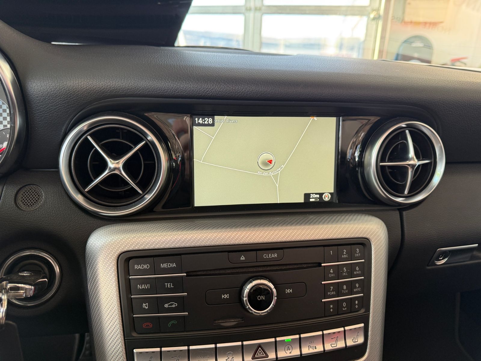 Fahrzeugabbildung Mercedes-Benz SLC 300 AMG MEMORY RFK LED