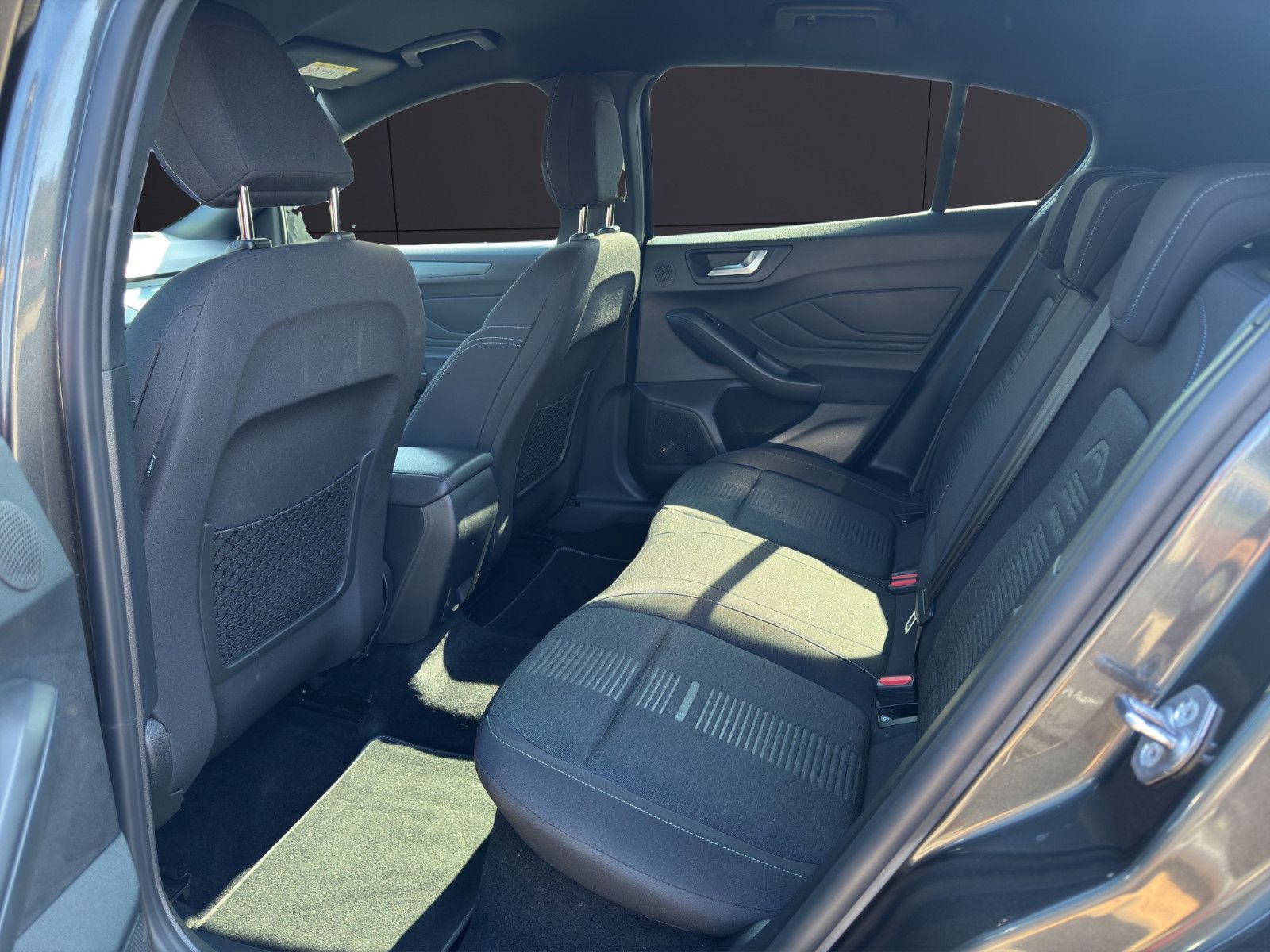 Fahrzeugabbildung Ford Focus Lim. Active X*Ahk*Kamera*Head-Up*LED*