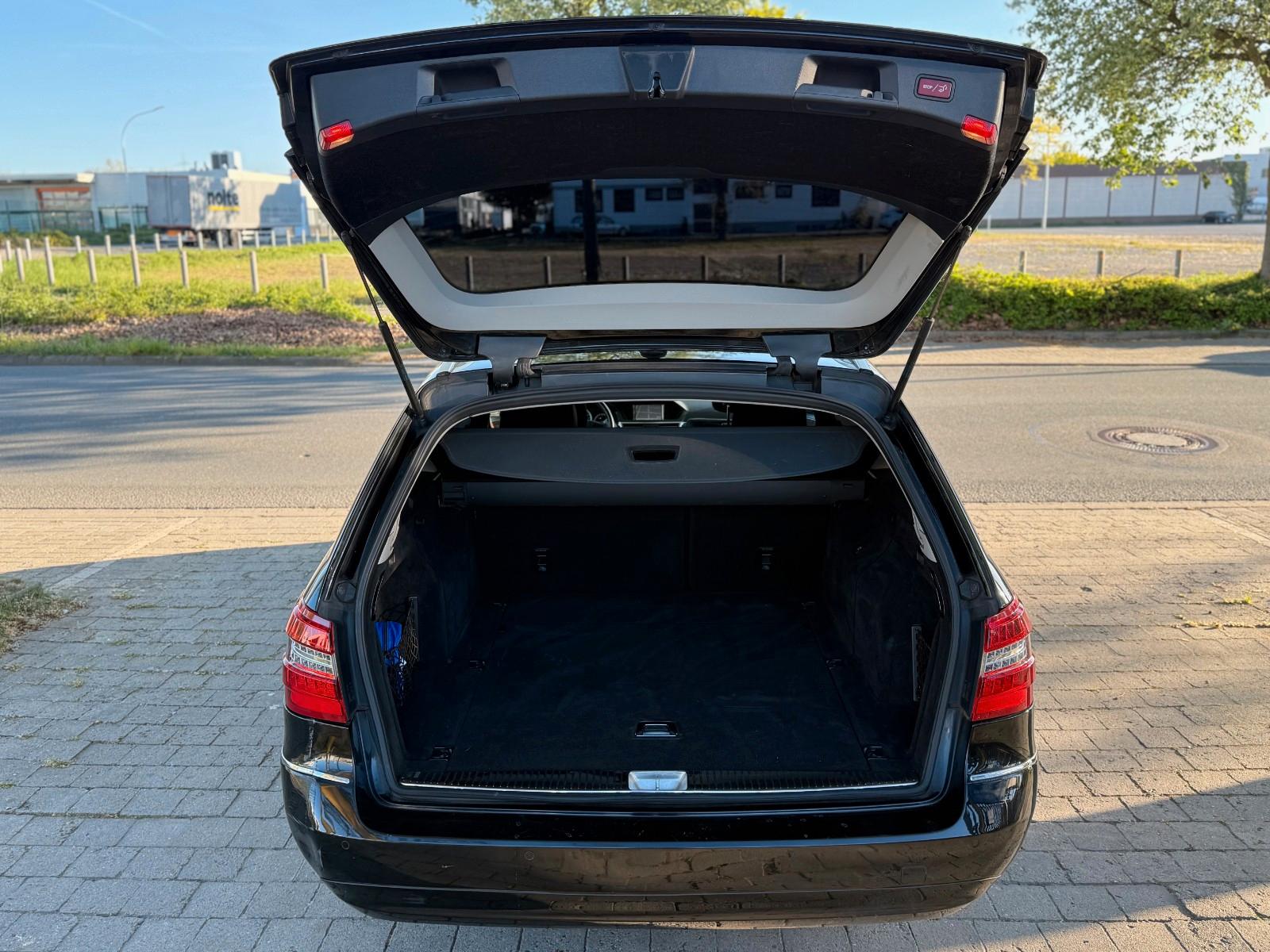 Mercedes-Benz E 220 CDI T-Modell  BlueEfficiency NAVI KLIMA PD