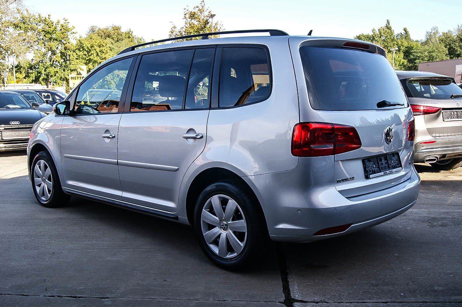 Fahrzeugabbildung Volkswagen Touran 1.4 TSI PARKLENKASSISTENT WINTER 1.HAND